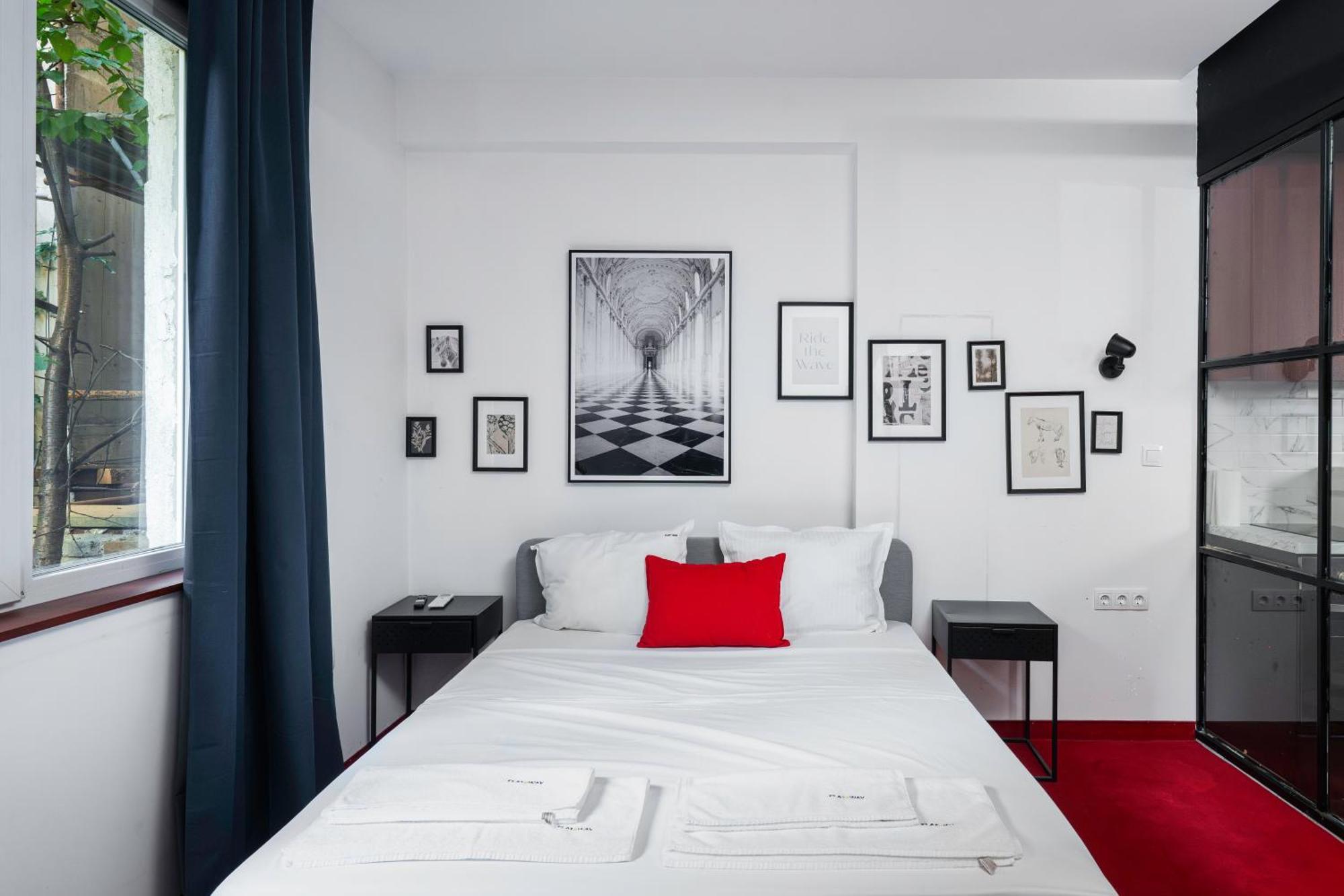 Central Art-Inspired Flat With Private Garage София Екстериор снимка